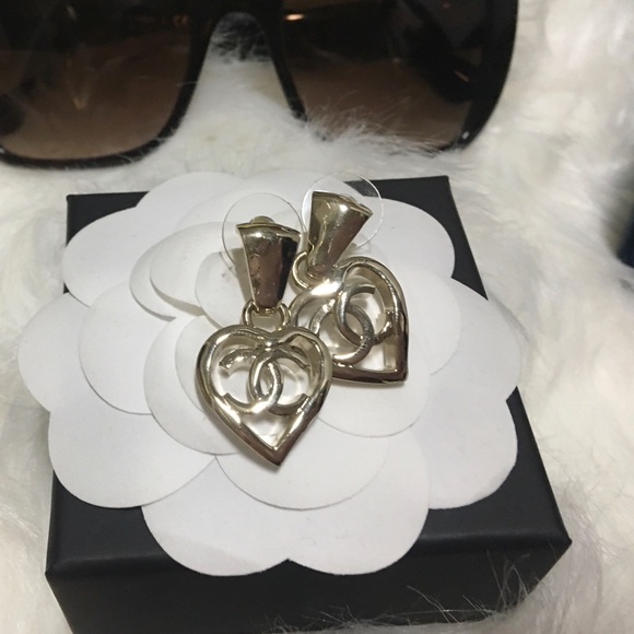 NIB 22P Chanel Heart Earrings - Picture 4 of 9
